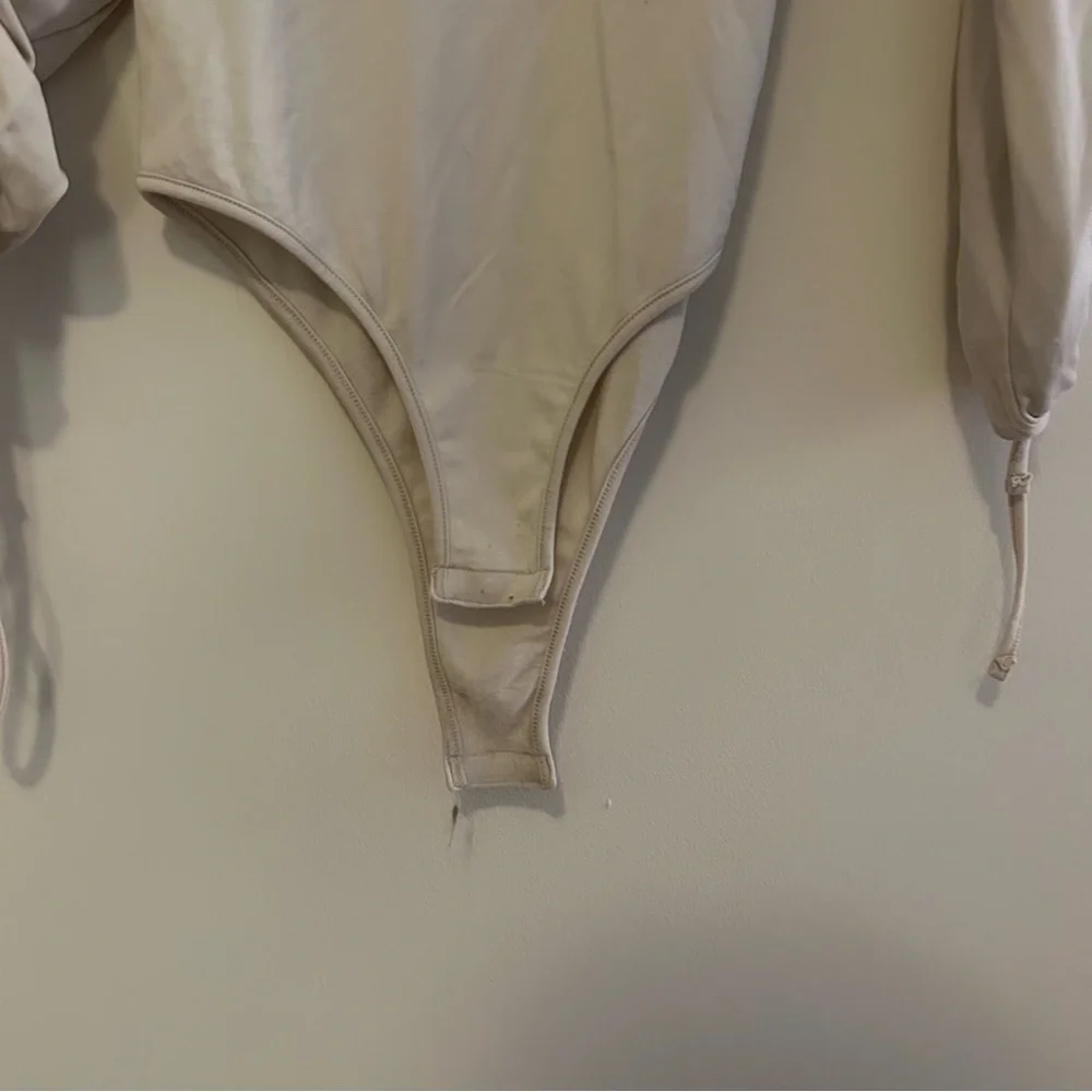 Shein Tops Soft Cream and White Fitted Neutral Stretchy Minimalist Basic Shirts - Picture 5 of 15